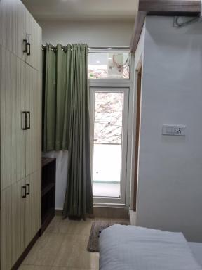 Hill side hotel - Housity