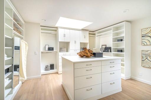 Elevated Charm Penthouse Paradise in Pacific Heights - Housity