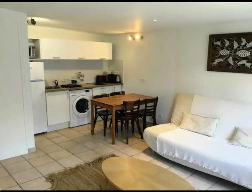 Appartement lumineux avec balcon au coeur de Paris - Housity
