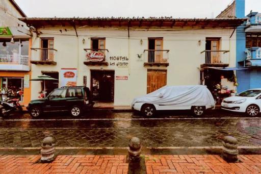 Hostal La Suite - Housity