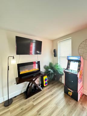 Downtown Home - Close to Topgolf, Ravens Stadium, Orioles Park, UM Baltimore - Housity