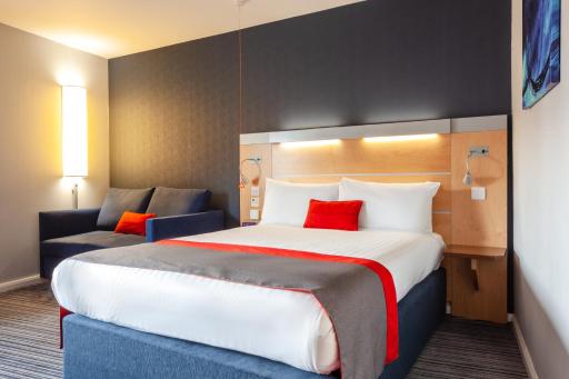 Holiday Inn Express Edinburgh – Royal Mile, an IHG Hotel - Housity
