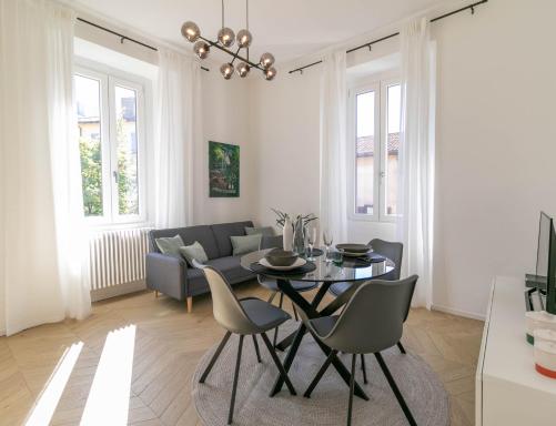 Welcomely - Lake River Apartment - Housity