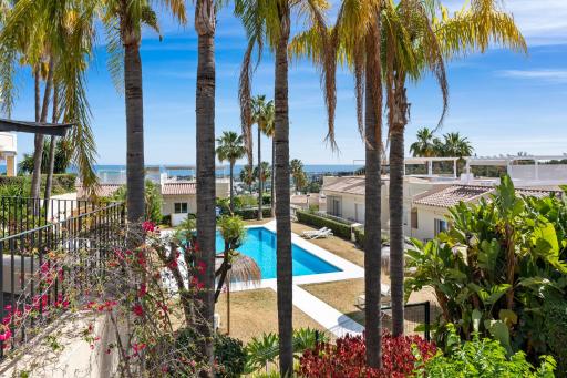 La Quinta Hills - Modern Andalusian-style home with rooftop Terrace - Housity