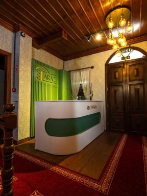 Araz White House - Housity