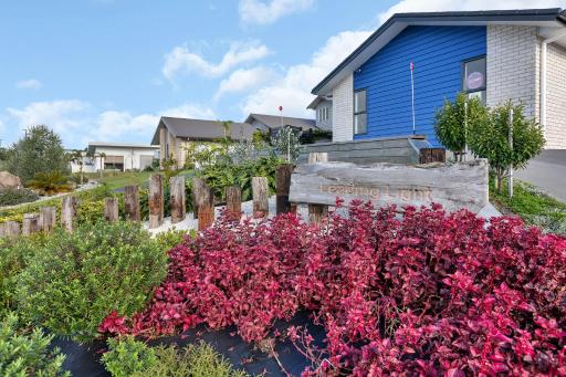 The Leading Light - One Tree Point Holiday Home - Housity