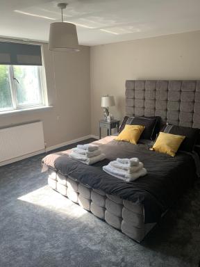 Elegant bungalow in Newmilns, East Ayrshire - Housity