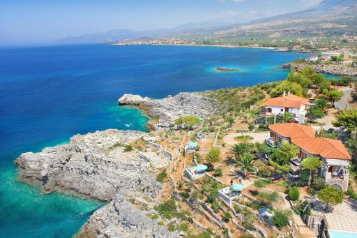 Mani Apartments Suites - Housity