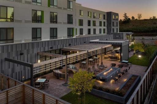 Courtyard by Marriott Portland East - Housity