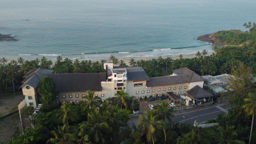 Gokulam Grand Turtle On The Beach - Housity