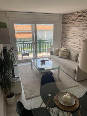 Port Bidassoa - T2 Coquet, Parking, Lit XXL, wifi, près de la gare - Housity