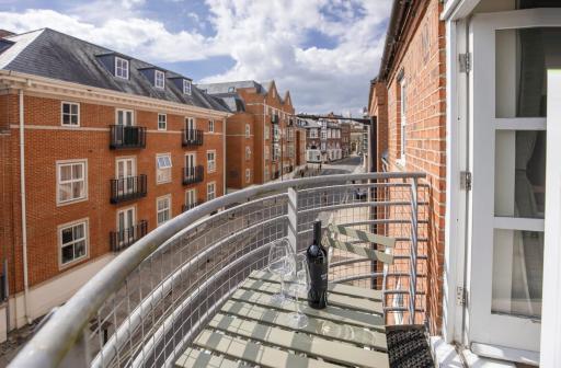 Riverside Retreat - City Centre York - Housity