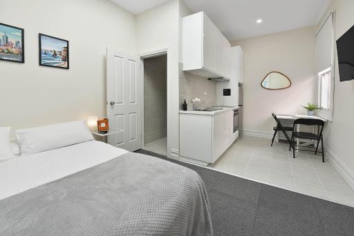 53CR8 - Brand New Apt Nxt 2 RMIT! AC, Smart TV - Housity