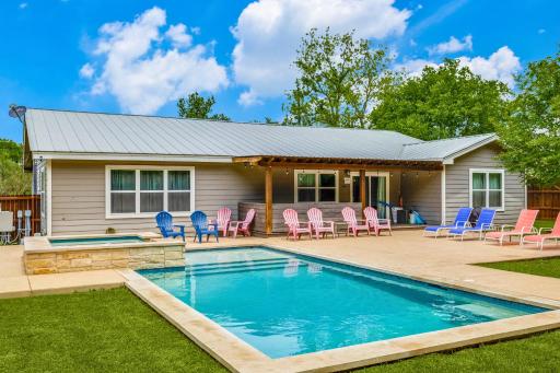 Private Pool & Hot Tub! Charming Hill Country Home Minutes to Wineries/Shops! - Housity