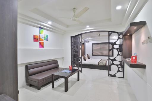 Hotel Nova Cross Road - Housity