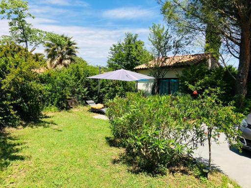 Maison de charme indépendante - Terrasse et parking privé - Village médiéval - 8 min A7 - Montélimar Nord - Housity