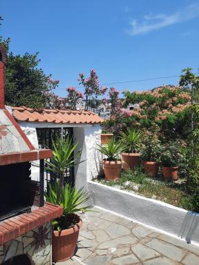 Vasilis Garden House - Housity