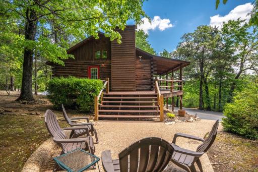 Your Charming Retreat near Branson Landing - Housity