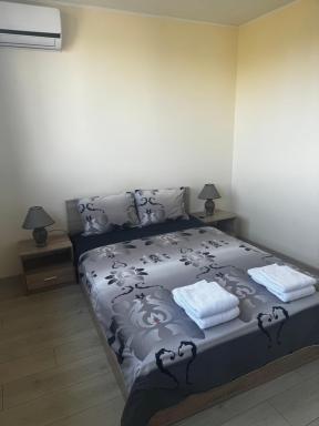 Avelov Art Apartment - Housity