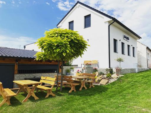 Marley & Me Apartments - Housity