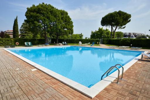 Oasi del relax - 100mt lake - wonderful apartment with private garden and pool - Housity