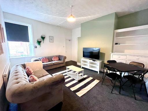 Three Bedroom Apartment 10 Mins To Newcastle - Housity