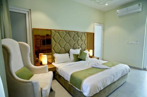 Hotel Heaven Hills - Housity