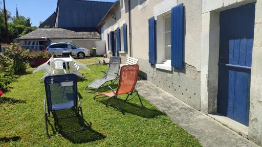 Maison plain pied, 2 chambres, longère typique , fraiche, dans bourg avec tous commerces - Housity