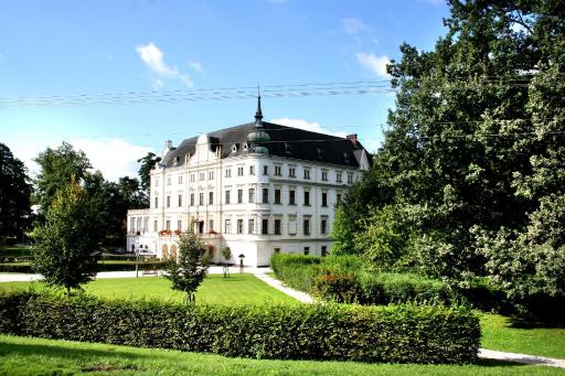 Penzion na zámku Bartošovice - Housity