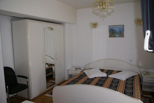 Pensiunea Helvetia - Housity