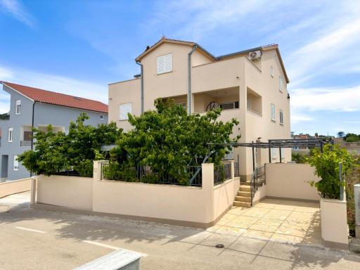 Hvar Apartments Felix - Housity