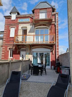 01- Villa La Précieuse en Front de mer - Jardin et Terrasse - Housity