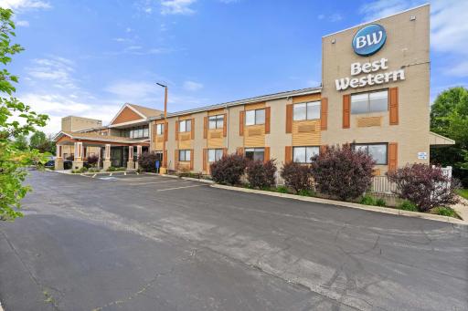 Best Western Oakbrook Inn - Housity
