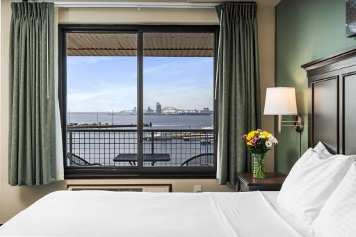 Park Point Marina Inn - Housity