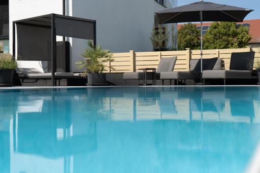 Kracher Hotel Doppelzimmer - für maximal 4 Personen inklusive Pool - Housity