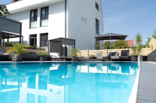 Kracher Hotel Doppelzimmer - inklusive Pool - Housity