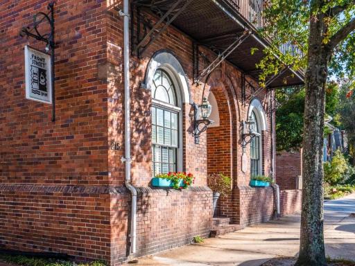 The Front Street Inn - Housity
