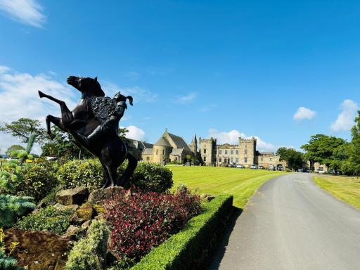 Sneaton Castle - Housity