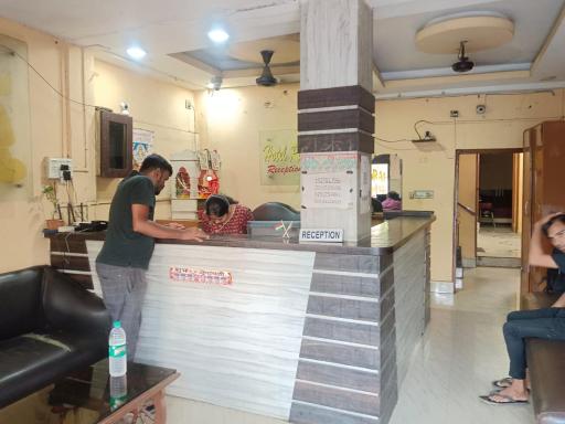 Hotel Raj Airport - Housity