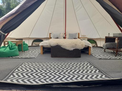 Glamping na samotě u lesa - Housity