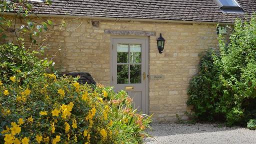 Shipton Cottage - Housity
