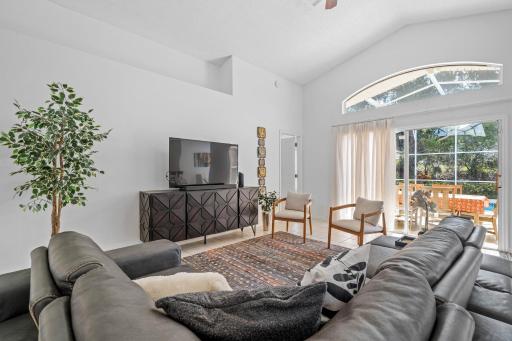 Stunning 4-bedroom Villa w/ Pool - Close to Disney Parks and Gulf Courses! - Housity