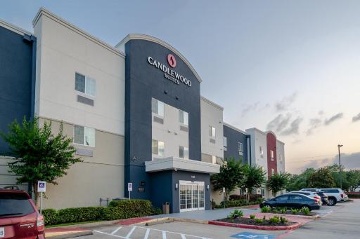 Candlewood Suites Deer Park by IHG - Housity