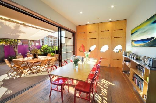 Beachfront Dive Hotel - Housity