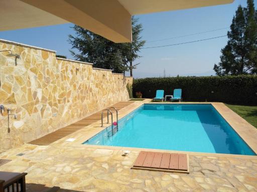 Apartment with Private Pool - Housity