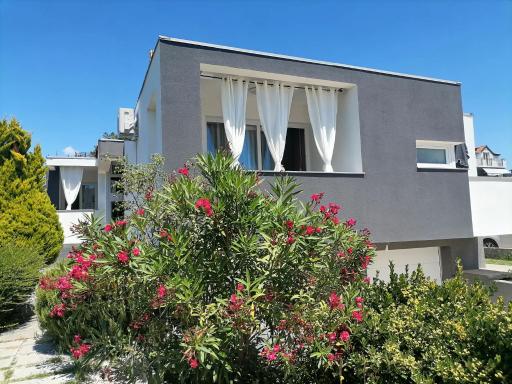 Apartments Dora Bibinje, 30 m from the sea - Housity