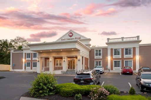 Best Western Plus Fairfield Hotel - Housity
