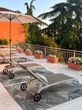 Villa House and Garden B&B - Housity