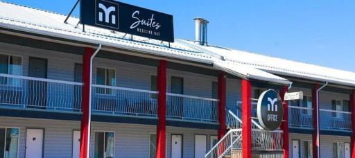 Medicine Hat Inn & Suites - Housity