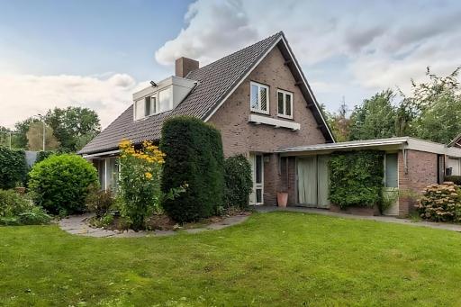 Ground Floor and Twin Bedroom in luxurious Villa with beautiful garden very near TUe and Centre - Housity